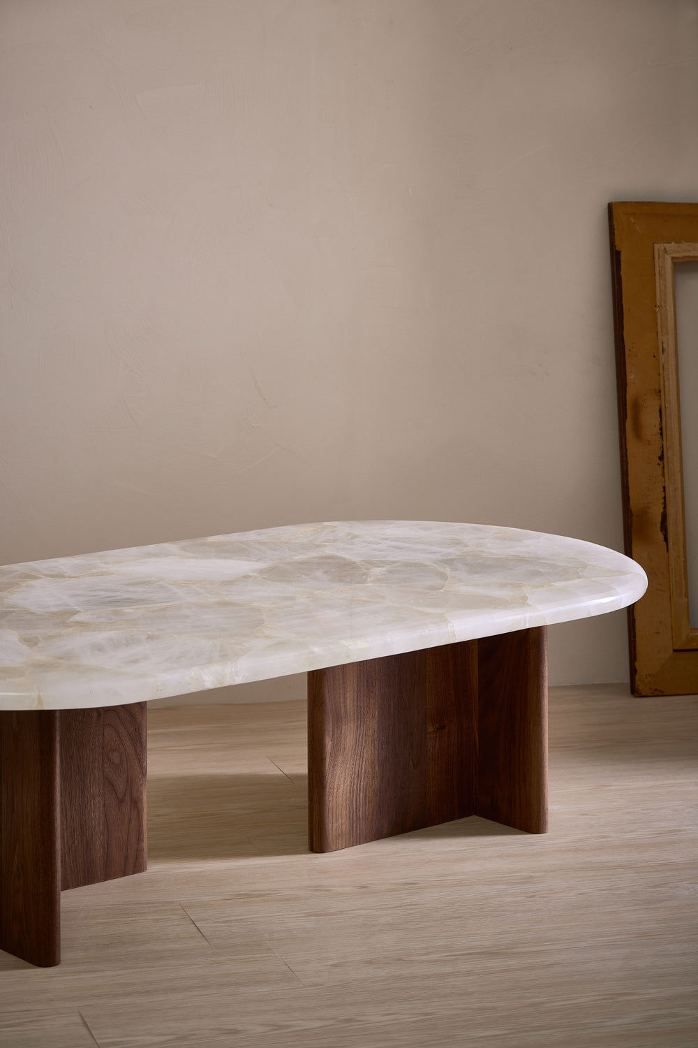 Stoa coffee table with Onyx top