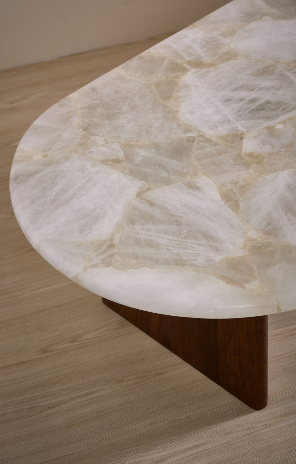 Stoa coffee table with Onyx top